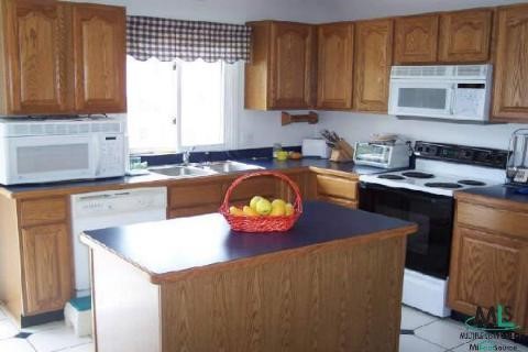 3030 Courtfield Drive Rochester, MI 48309 - Photo 5 of 8 796304-4.JPG