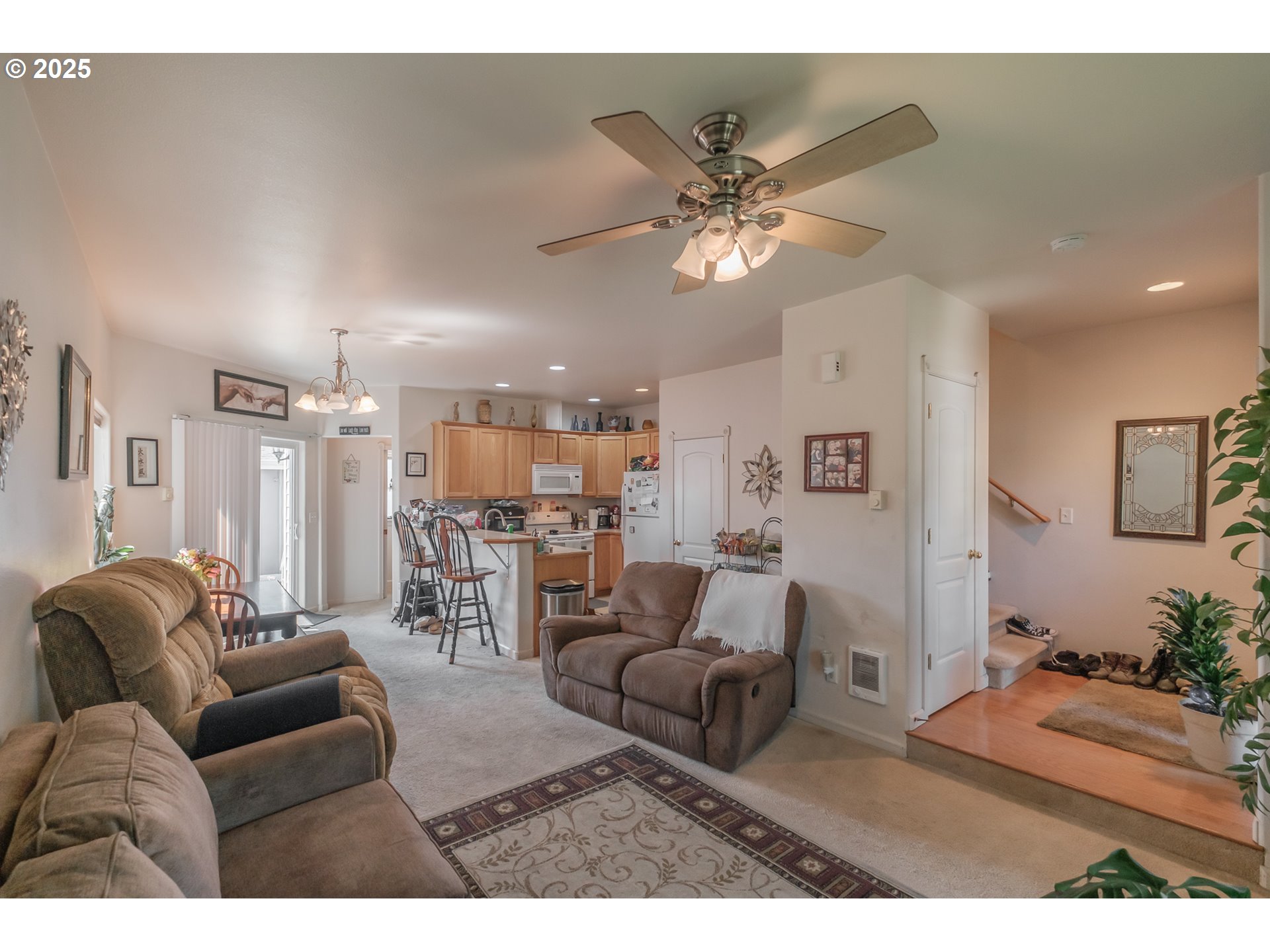 1036 9th Street Florence, OR 97439 - Photo 9 of 47 a living room with furniture and a chandelier