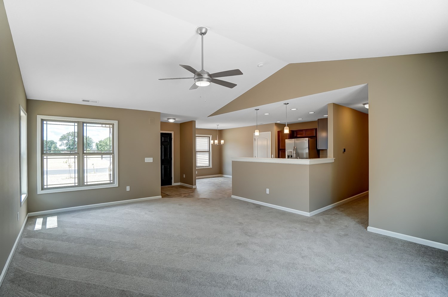 11950 Bozzio Road Fort Wayne, IN 46818 - Photo 8 of 36