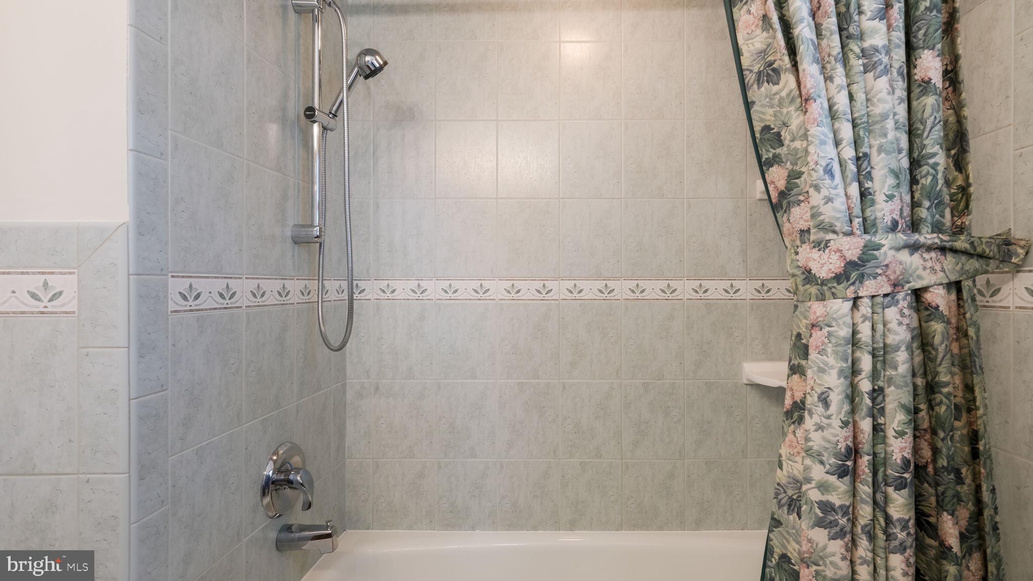 1243 Tulip Road Warminster, PA 18974 - Photo 26 of 33 a bathroom with a bathtub