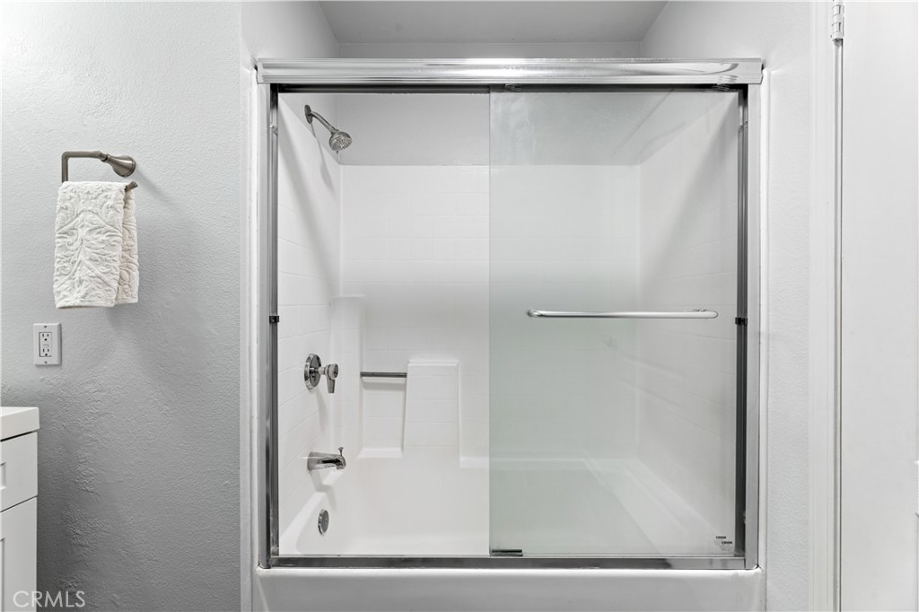 1401 North Greenbrier Road, Unit 202 Long Beach, CA 90815 - Photo 22 of 34 Second Bathroom