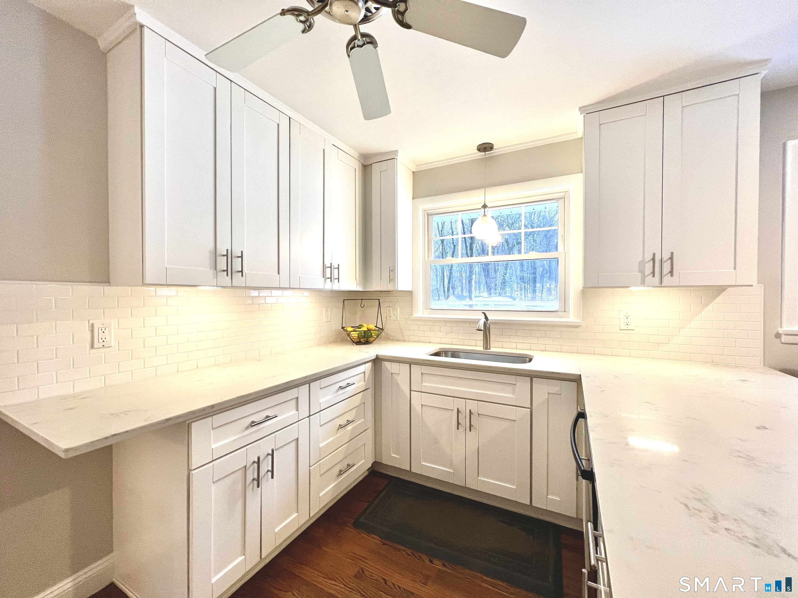 221 Catalpa Road Wilton, CT 06897 - Photo 12 of 39