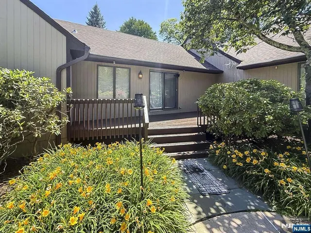 $2,850,000 | 33 Woodfield Lane, Saddle River, NJ 07458