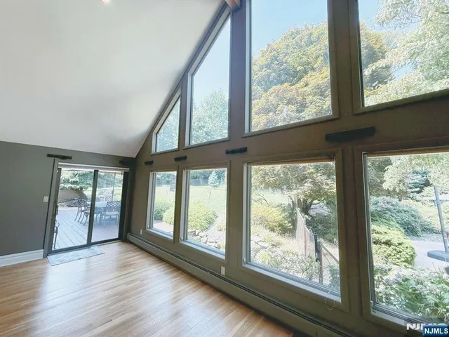 $2,850,000 | 33 Woodfield Lane, Saddle River, NJ 07458