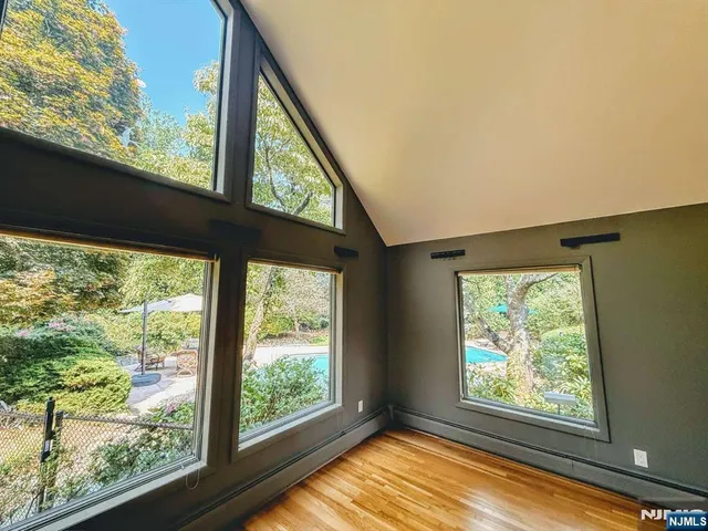 $2,850,000 | 33 Woodfield Lane, Saddle River, NJ 07458