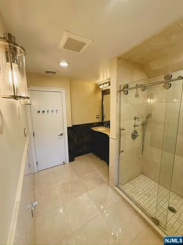 $2,850,000 | 33 Woodfield Lane, Saddle River, NJ 07458