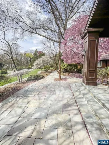 $2,850,000 | 33 Woodfield Lane, Saddle River, NJ 07458