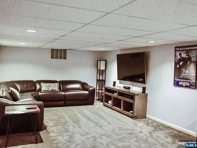 $2,850,000 | 33 Woodfield Lane, Saddle River, NJ 07458