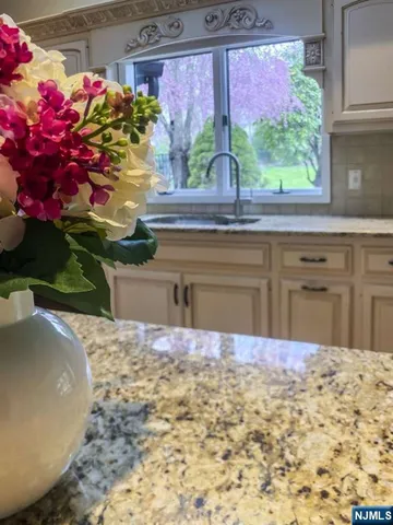 $2,850,000 | 33 Woodfield Lane, Saddle River, NJ 07458