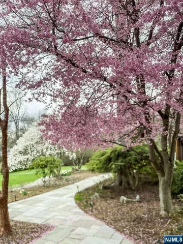 $2,850,000 | 33 Woodfield Lane, Saddle River, NJ 07458