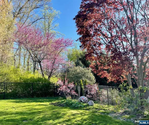 $2,850,000 | 33 Woodfield Lane, Saddle River, NJ 07458