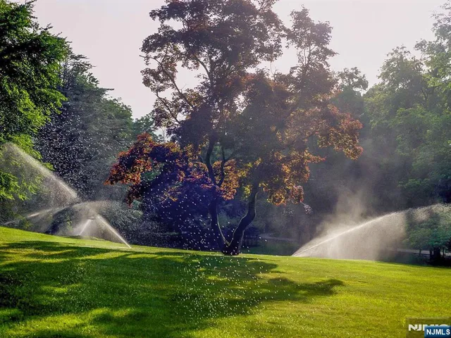 $2,850,000 | 33 Woodfield Lane, Saddle River, NJ 07458