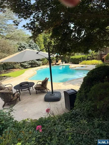 $2,850,000 | 33 Woodfield Lane, Saddle River, NJ 07458