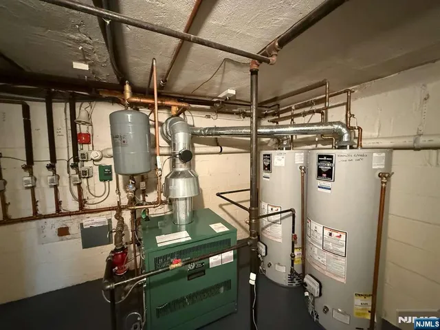 $2,850,000 | 33 Woodfield Lane, Saddle River, NJ 07458