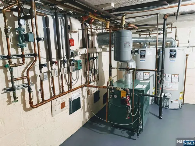 $2,850,000 | 33 Woodfield Lane, Saddle River, NJ 07458