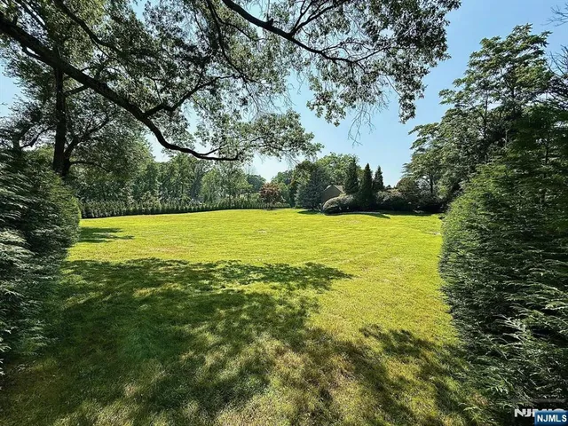 $2,850,000 | 33 Woodfield Lane, Saddle River, NJ 07458