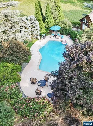 $2,850,000 | 33 Woodfield Lane, Saddle River, NJ 07458