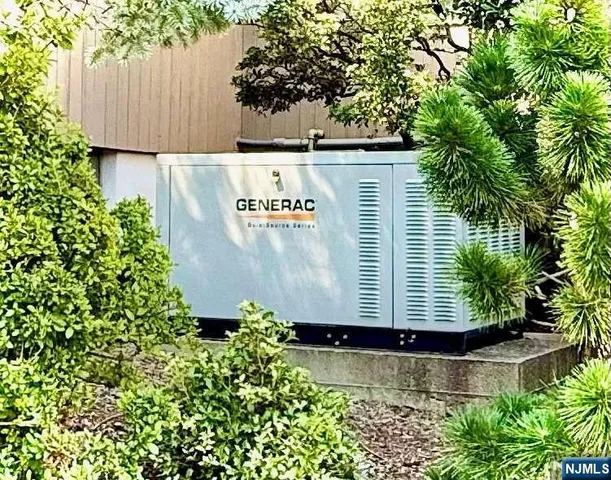 $2,850,000 | 33 Woodfield Lane, Saddle River, NJ 07458