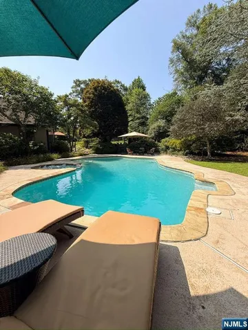 $2,850,000 | 33 Woodfield Lane, Saddle River, NJ 07458