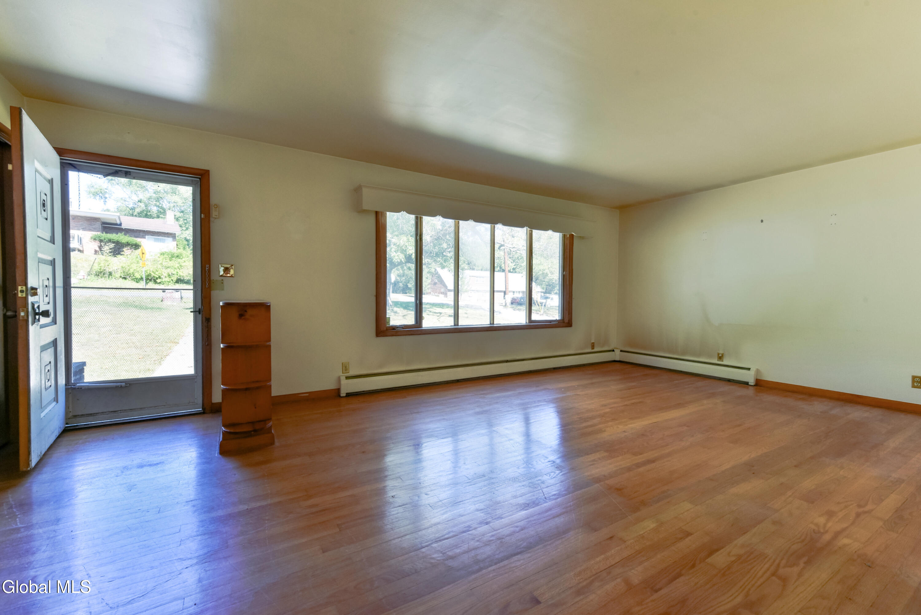 386 Church Road Albany, NY 12203 - Photo 5 of 63 9