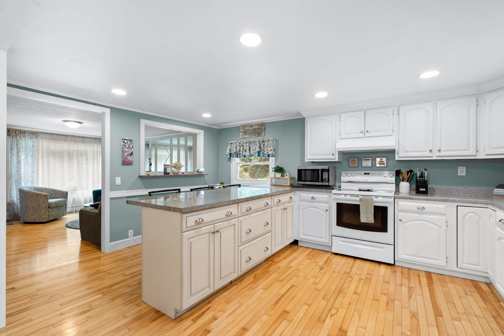 39 Hilltop Road Holbrook, MA 02343 - Photo 7 of 41 Gallery Image 7