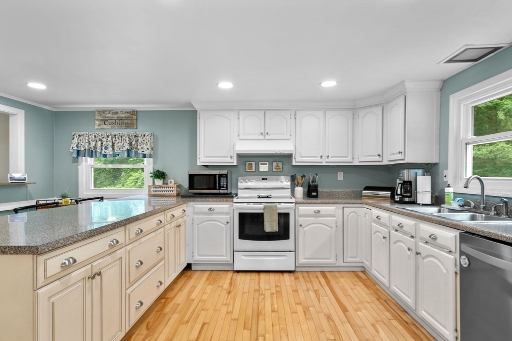 39 Hilltop Road Holbrook, MA 02343 - Photo 8 of 41 Gallery Image 8
