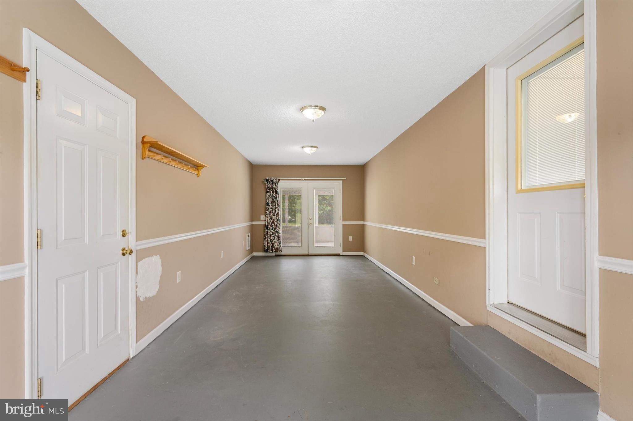 2713 Senseny Road Winchester, VA 22602 - Photo 23 of 49 Breezeway