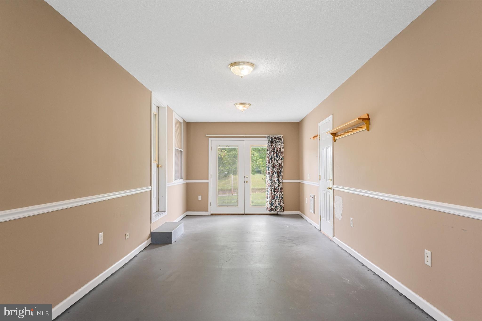 2713 Senseny Road Winchester, VA 22602 - Photo 24 of 49 Breezeway