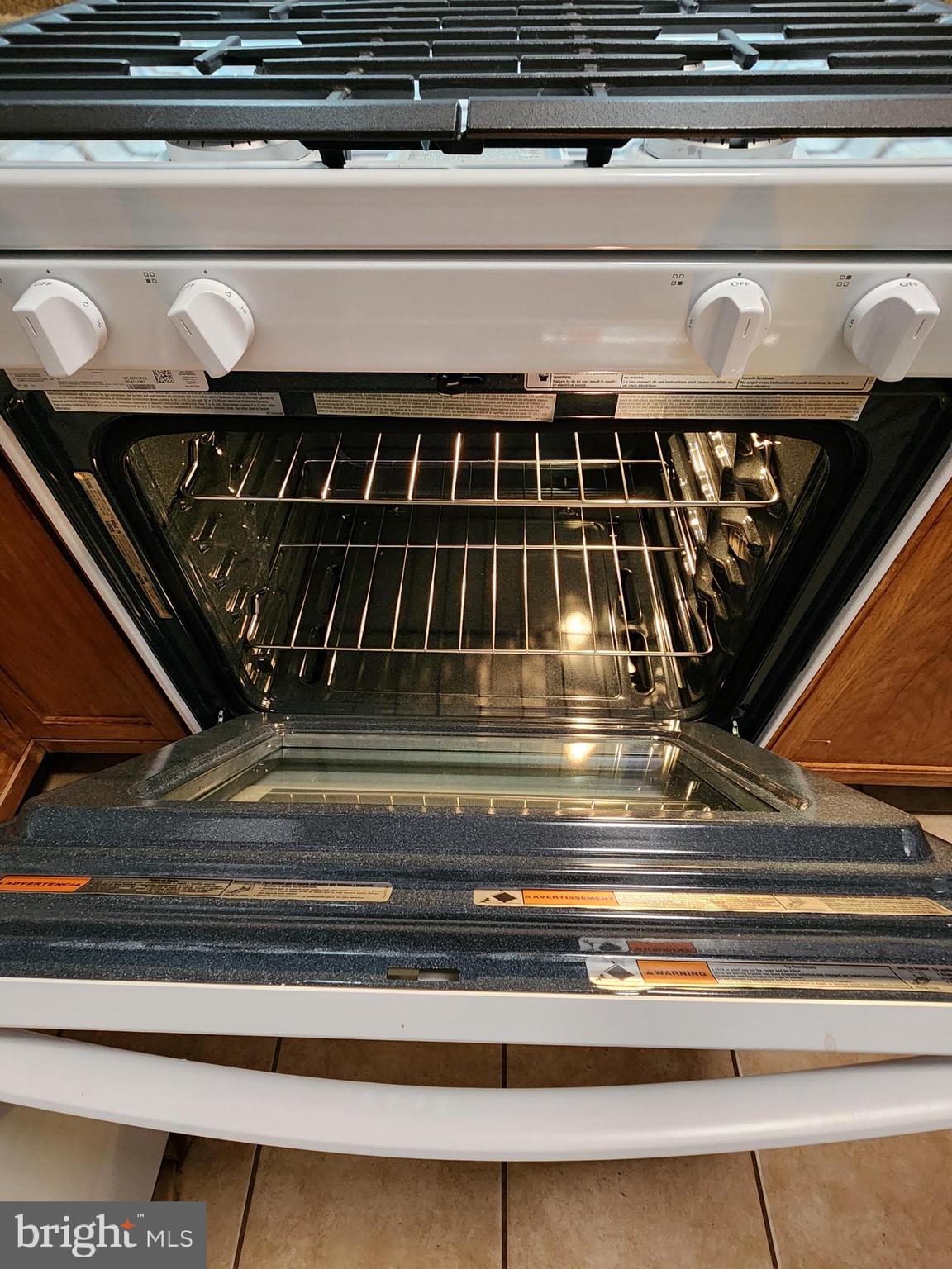7533 Greenleaf Road Landover, MD 20785 - Photo 34 of 36 a close view of stove