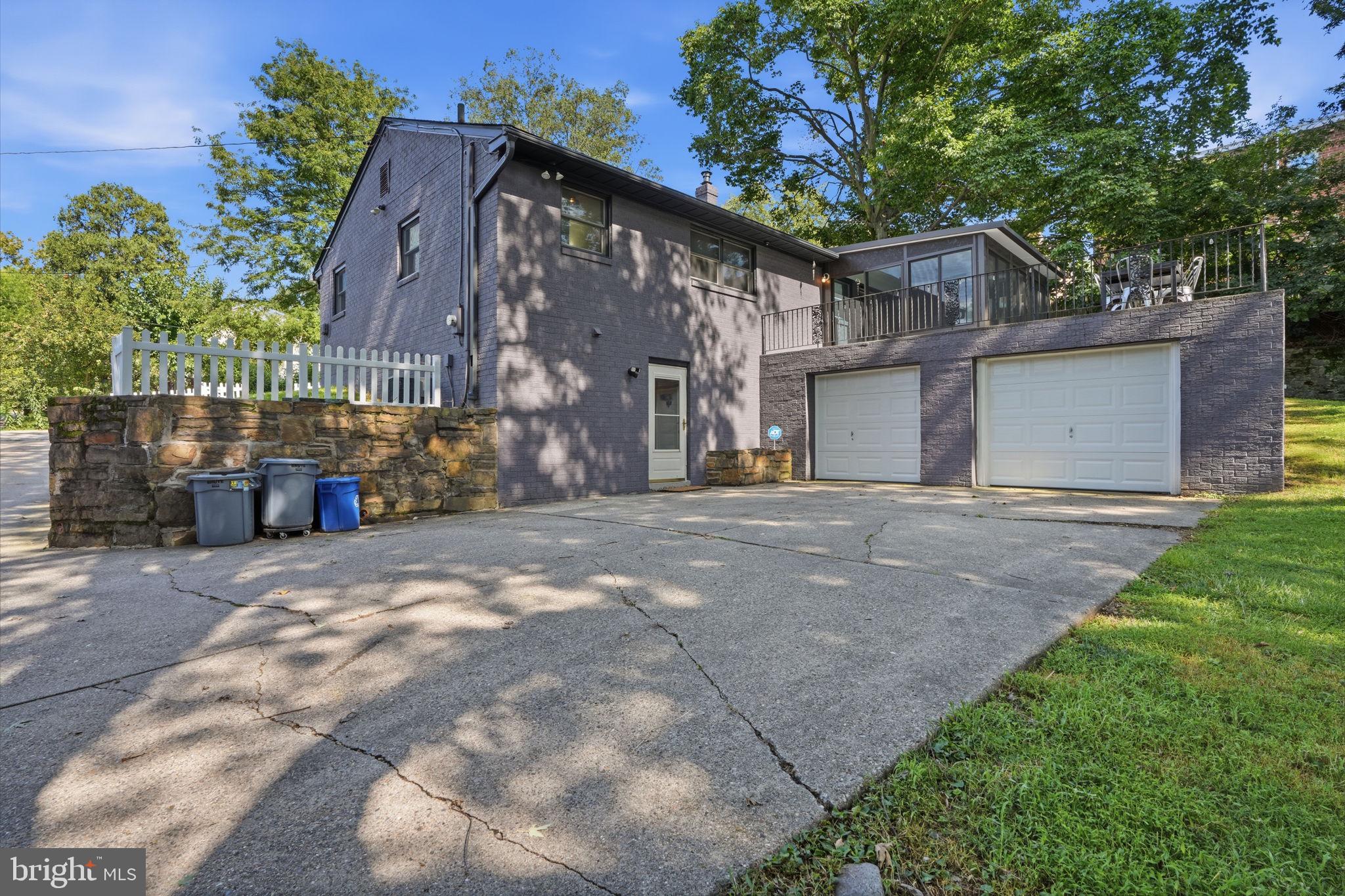 6910 Cliff Road Philadelphia, PA 19128 - Photo 3 of 32 Gallery Image 3