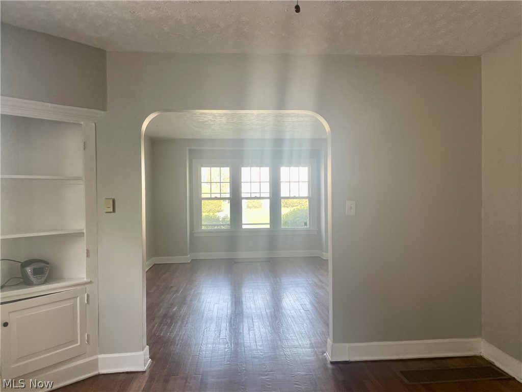 1496 Sherbrook Road South Euclid, OH 44121 - Photo 4 of 28
