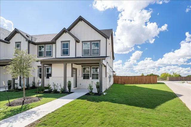 a view of a yard in front of a house