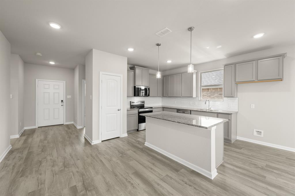 3113 Hawkview Drive Cleburne, TX 76031 - Photo 6 of 27 3113 Hawkview- Kitchen-3