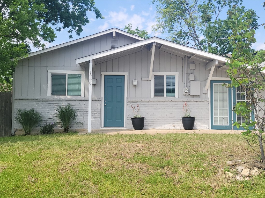 1900 Webberville Road Austin, TX 78721 - Photo 1 of 1 a front view of a house with garden