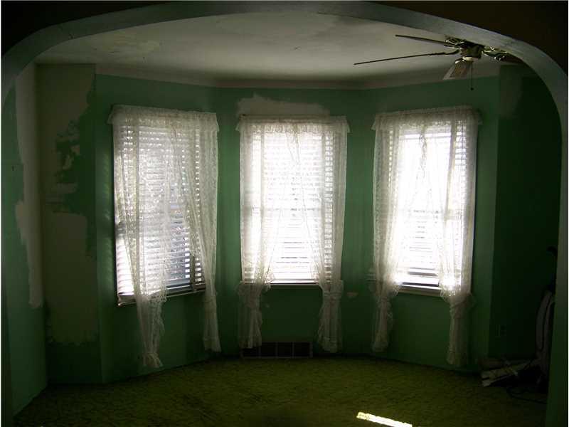 615 Big Knob Road Rochester, PA 15074 - Photo 4 of 8 Living Room.