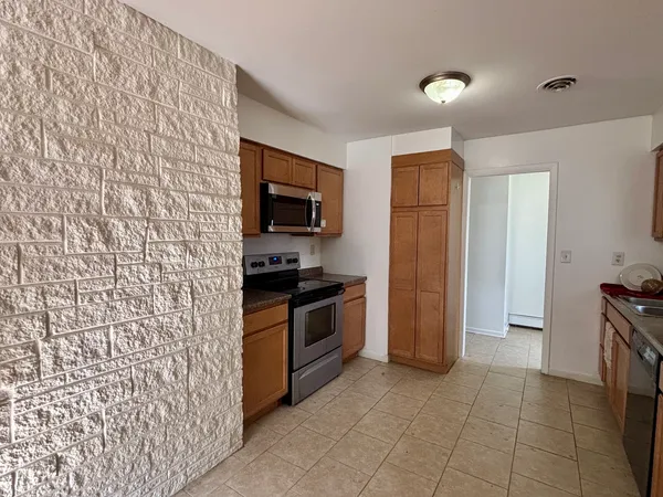 $159,900 | 911 Kenmore Road, Rockford, IL 61108