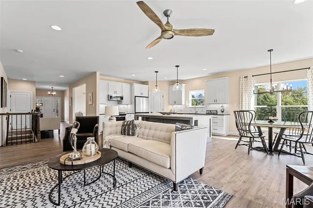 $622,423 | 4 Challenger Court, O'Fallon, MO 63366