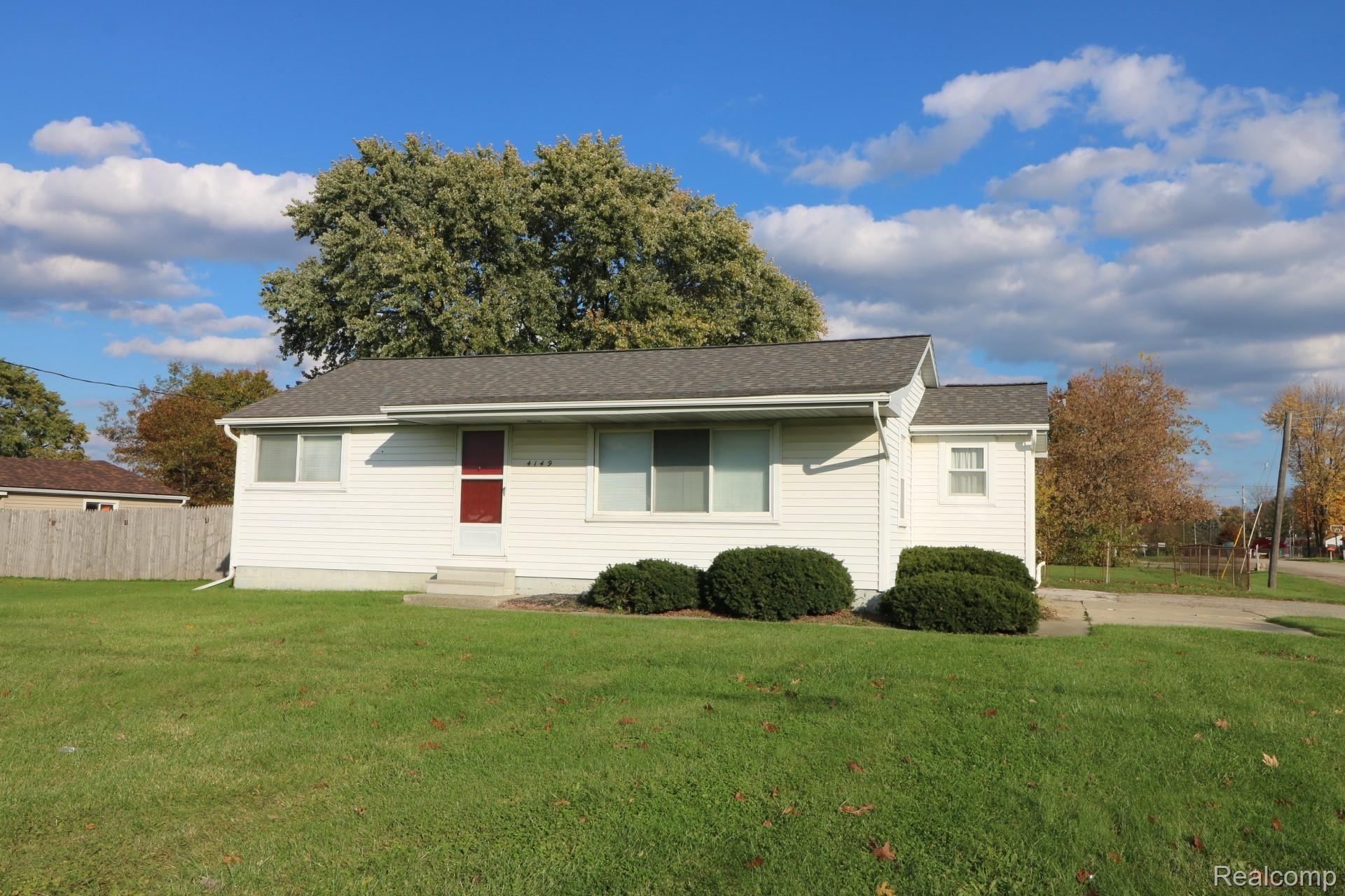 4149 Van Slyke Road Flint, MI 48507 - Photo 1 of 18 IMG_4120.JPG