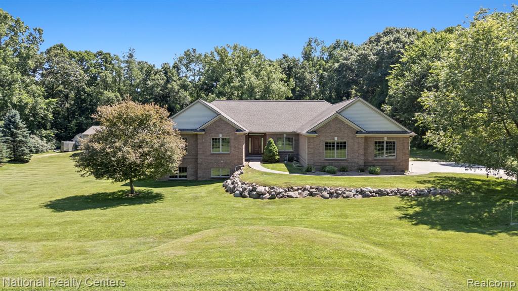 10180 Hadley Road Clarkston, MI 48348 - Photo 1 of 54