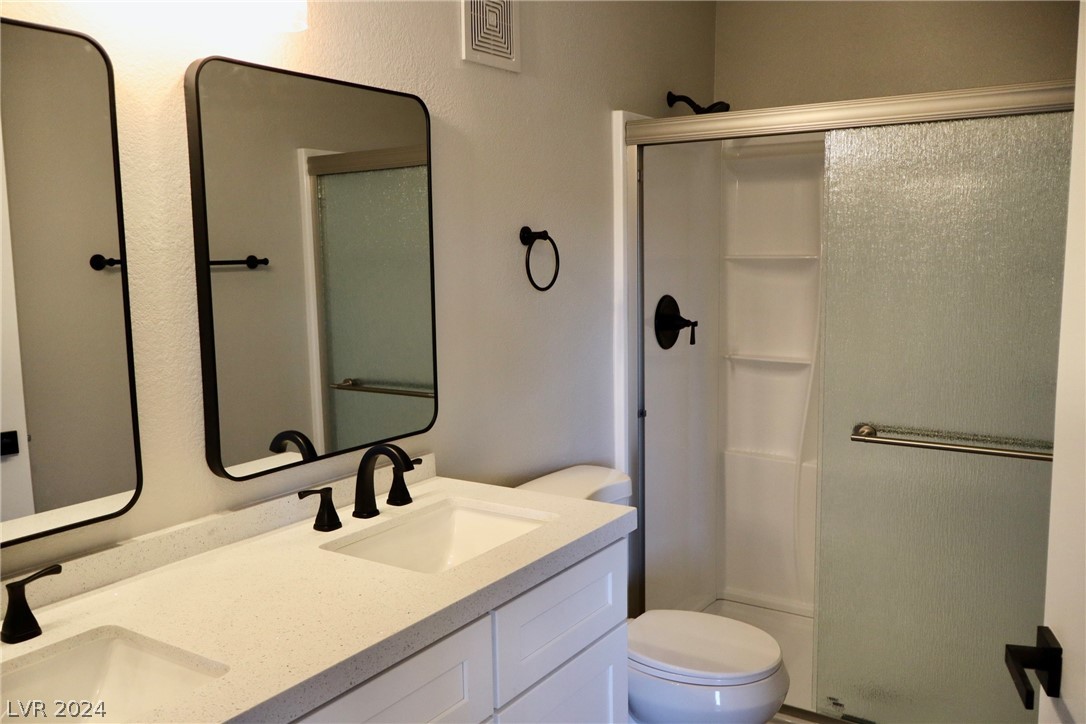 7950 West Flamingo Road, Unit 2033 Las Vegas, NV 89147 - Photo 5 of 23 Primary Bathroom