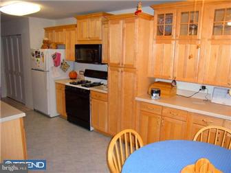 444 Rennard Street Philadelphia, PA 19116 - Photo 6 of 12 Kitchen