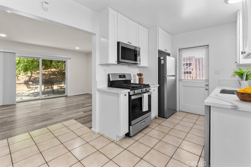 529 West Blaine Street Riverside, CA 92507 - Photo 8 of 26