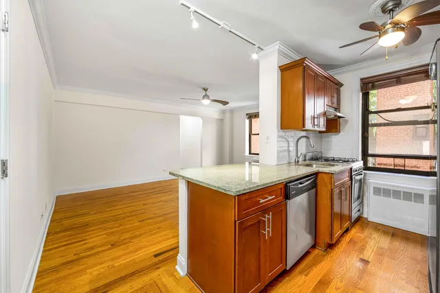 $375,000 | 245 Bennett Avenue, Unit 5A | Hudson Heights