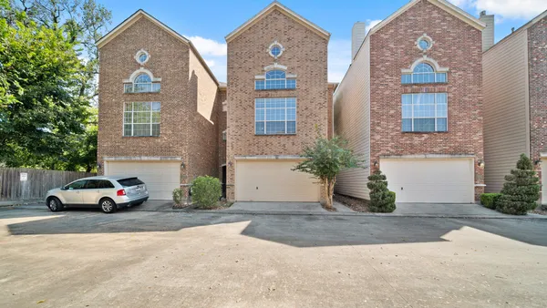 $2,300 | 5637 Oasis Palm Lane, Houston, TX 77021