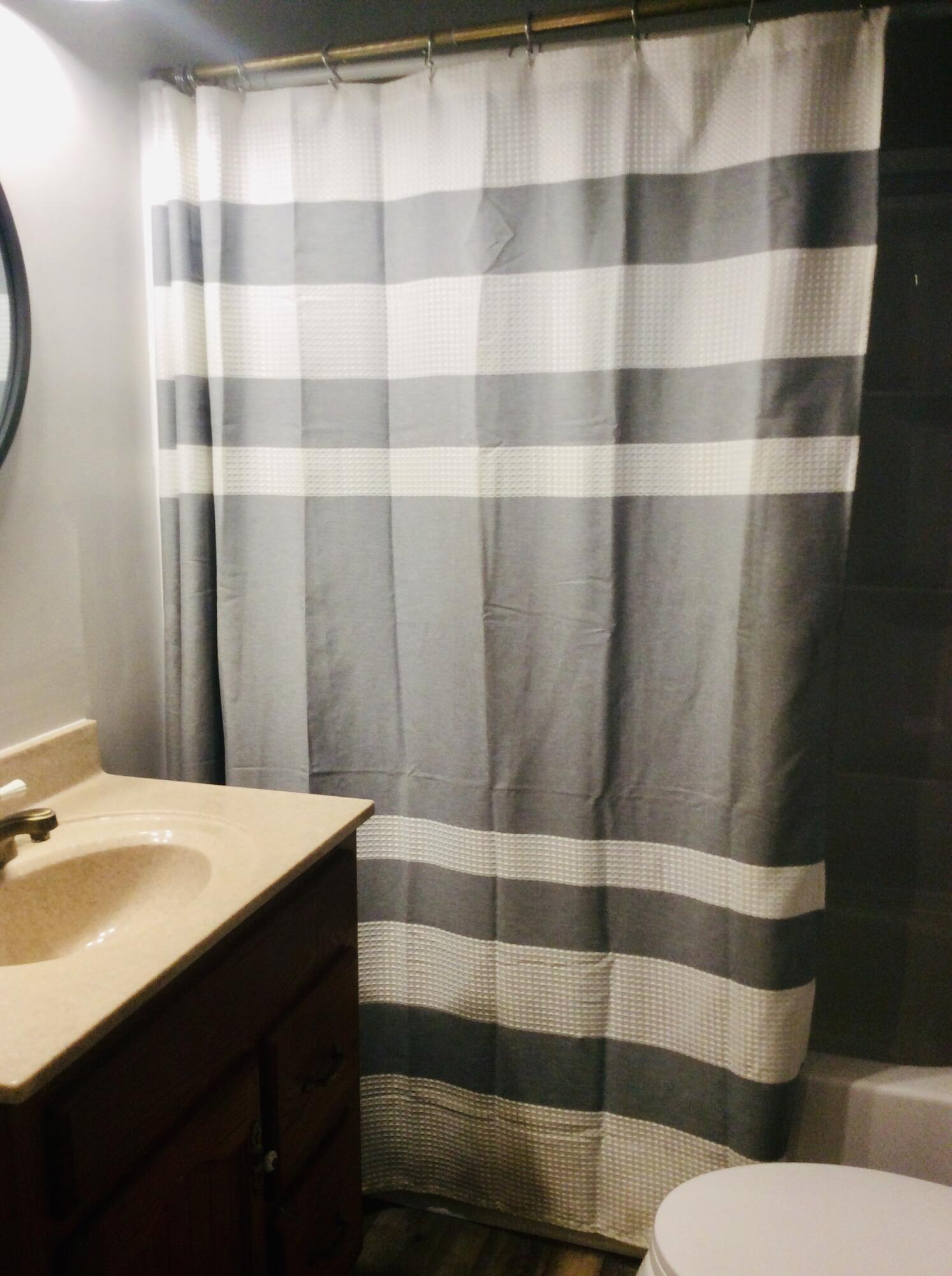 17300 Little Walnut Road Circleville, OH 43113 - Photo 25 of 37 Updated full bathroom