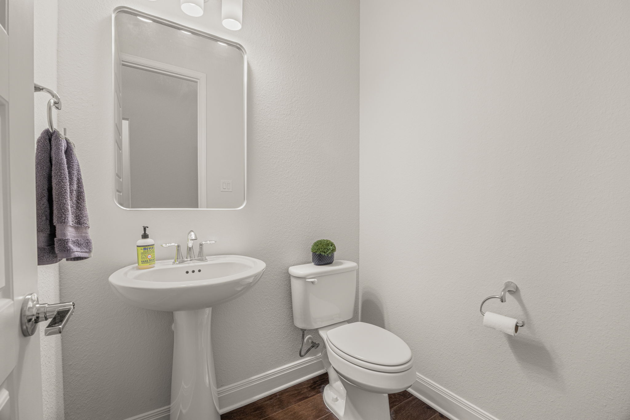 372 Raptor Beak Way Cedar Creek, TX 78612 - Photo 27 of 36 Half bath in the main hallway