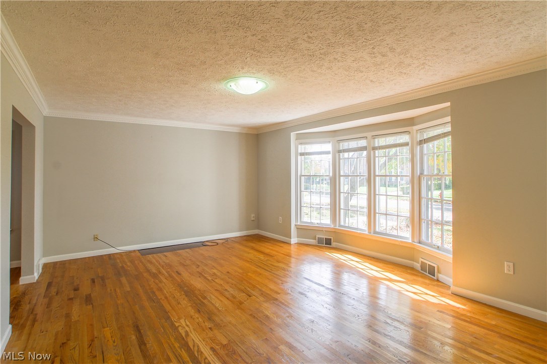 2407 Traymore Road Cleveland, OH 44118 - Photo 3 of 15