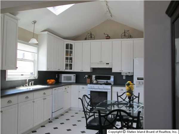 2210 Clove Road Staten Island, NY 10305 - Photo 7 of 18 Additional Photo