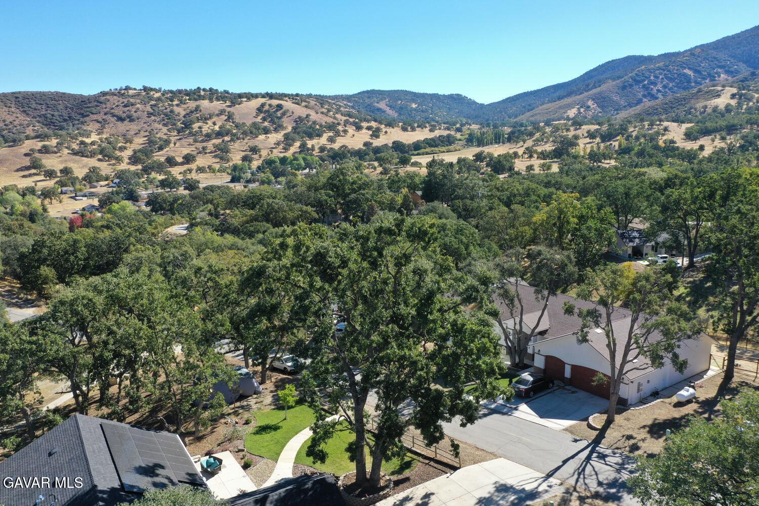 22311 Zurich Drive Tehachapi, CA 93561 - Photo 28 of 37 an aerial view of multiple house