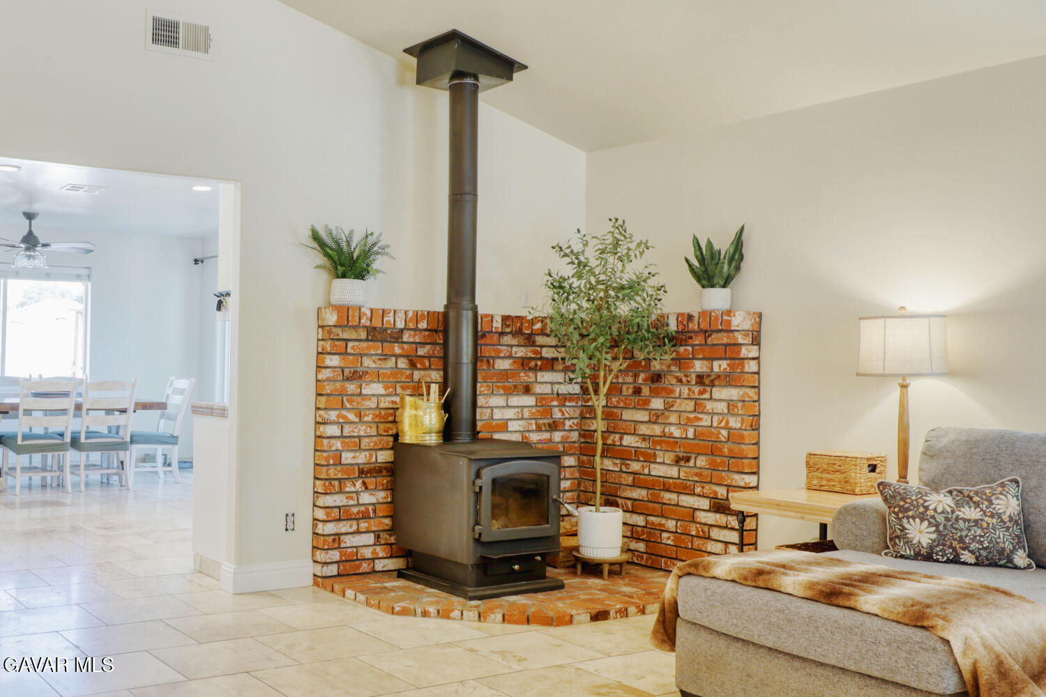 22311 Zurich Drive Tehachapi, CA 93561 - Photo 3 of 37 a living room with a couch and a table